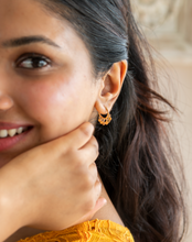 Load image into Gallery viewer, Cirque Huggies