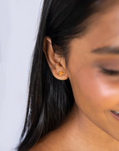 Load image into Gallery viewer, Single Star Stud