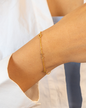 Load image into Gallery viewer, Scattered Name Bracelet