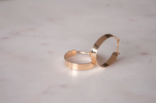 Load image into Gallery viewer, Classic Oval Hoops