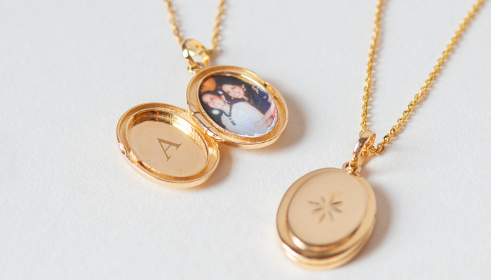 Gold pendant with photo inside discount