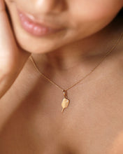 Load image into Gallery viewer, Padel Gold Charm
