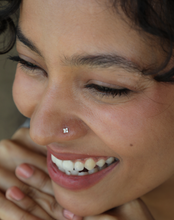 Load image into Gallery viewer, Flower Diamond Nose Ring