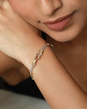Load image into Gallery viewer, Interlink Wire Gold Bracelet