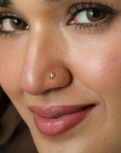 Load image into Gallery viewer, Snowflake Nose Pin