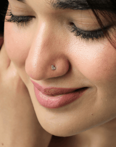 Gold modern nose pin fide design
