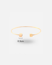 Load image into Gallery viewer, Charm ‘C’ Bangle