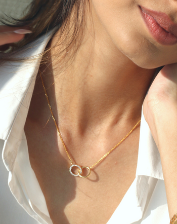 Simple neck chain in gold on sale
