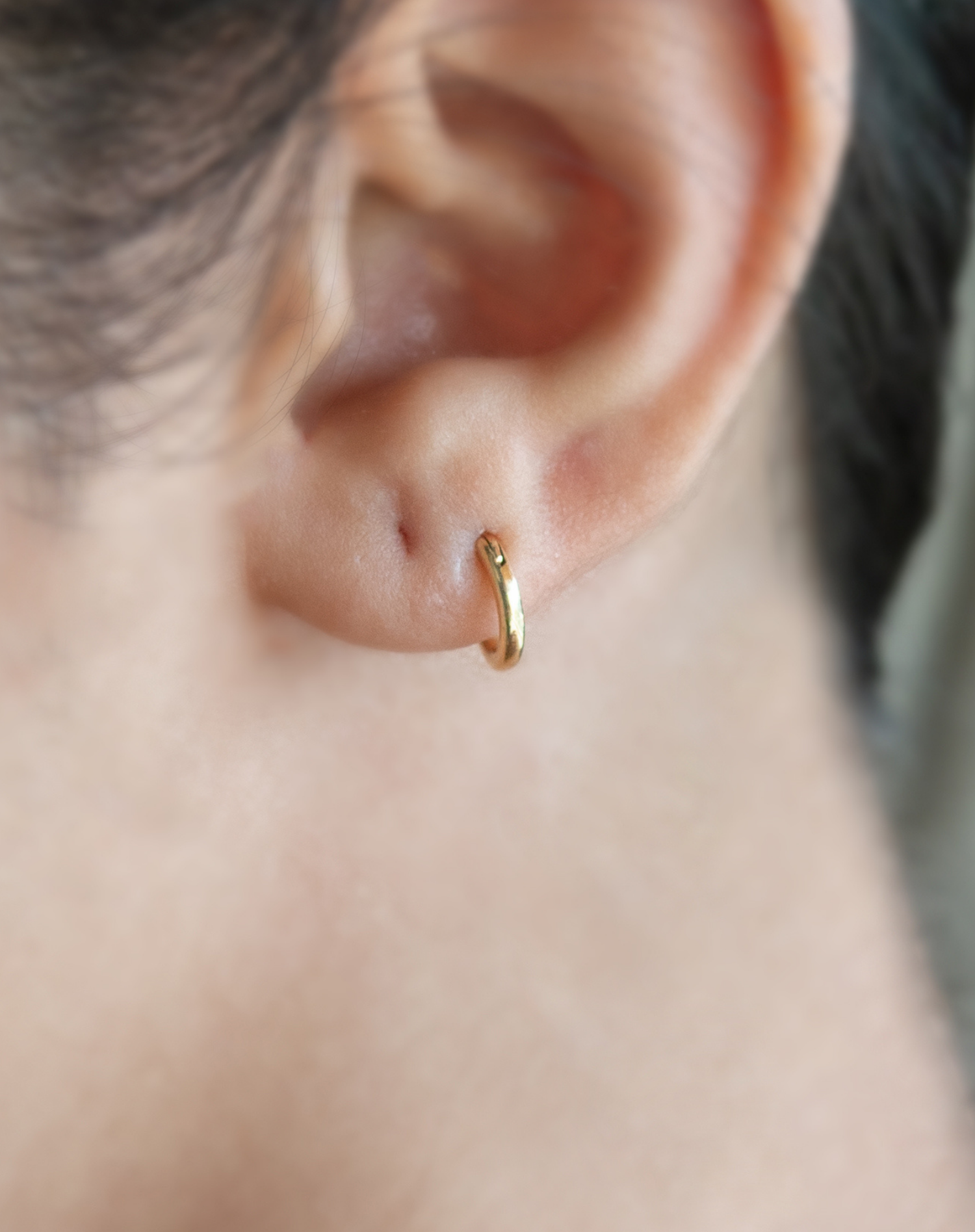 18k Gold Tiny Hoops – Ten Wilde