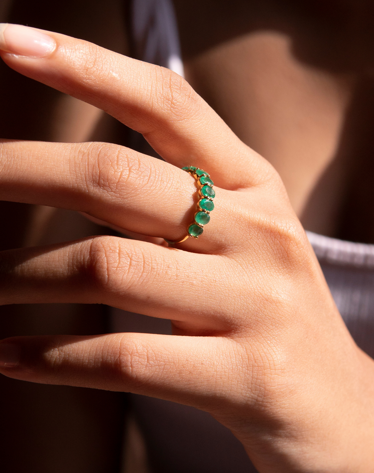 Emerald ring black band deals