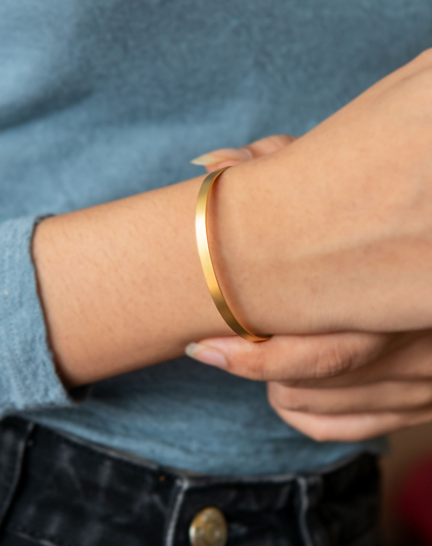 Plain gold cuff top bracelet