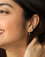 Load image into Gallery viewer, Dancing Diamond Drop Earrings