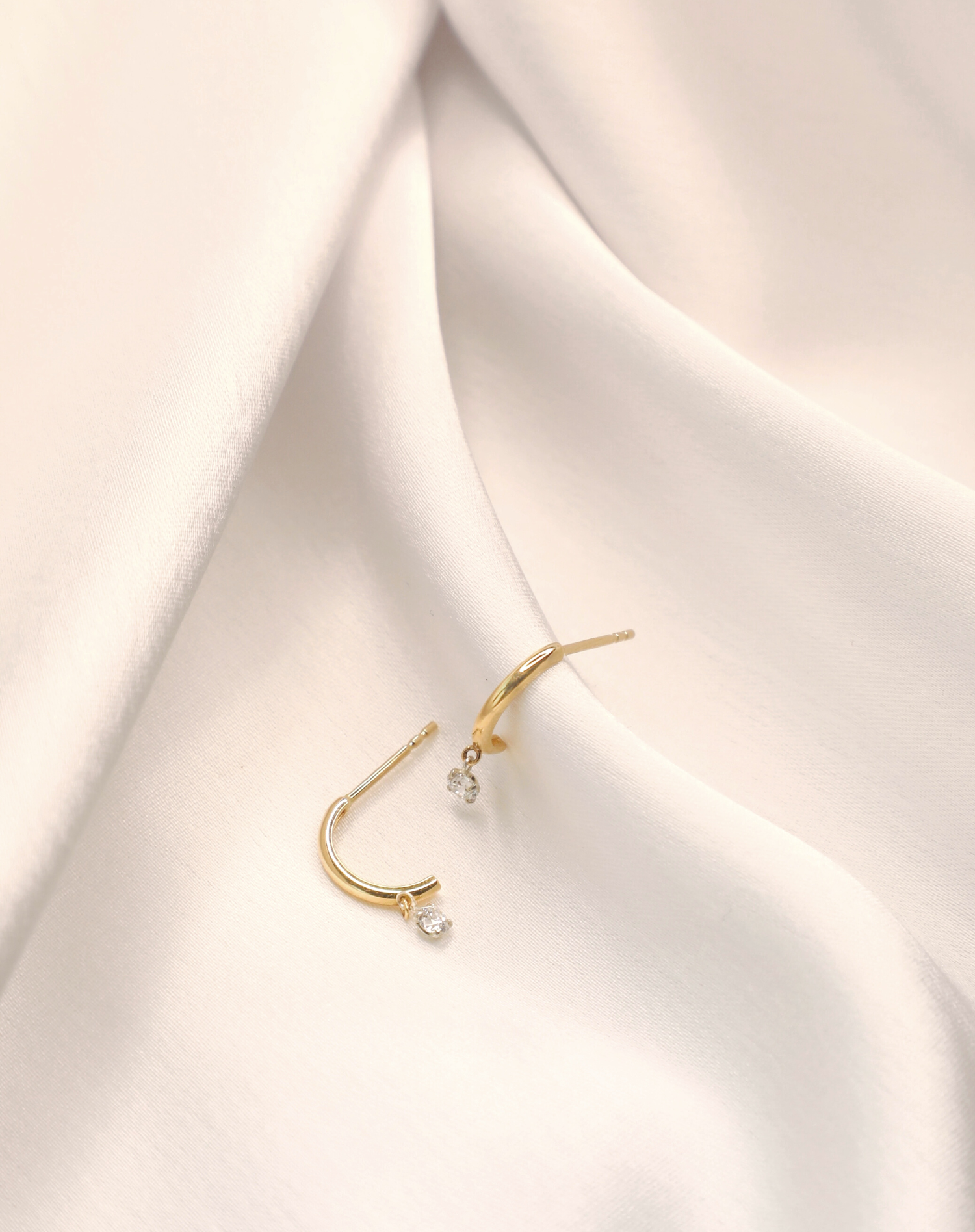 Mini Diamond Solitaire Stud Earrings, 3 Prong Set Simple Diamond Earrings,  Dainty Small Gold Earrings, White Diamond Earrings, Susie - Etsy