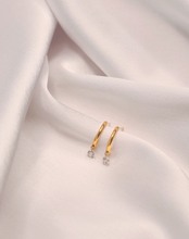 Load image into Gallery viewer, Dancing Diamond Drop Earrings