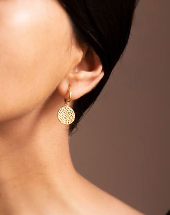 Simple & Elegant Gold Earring